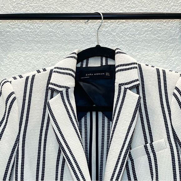 Zara Woman Striped Textured Single Button Blazer in Ivory and Navy size Small - Picture 4 of 14
